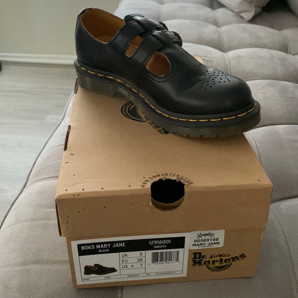 8065 Mary Jane Black, size 7